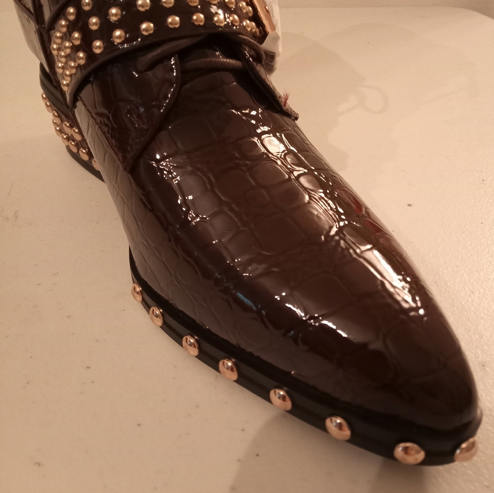 SALE🎁NIB🎁FREE GIFT INCLUDED🎁NWT Bootie Croc Embossed Studs Spikes Embellish - Picture 11 of 16